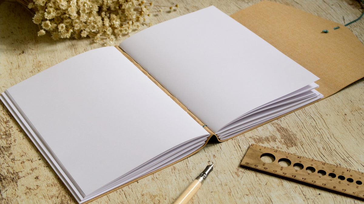 Carnet d'écriture A5 personnalisable couverture liège fait main