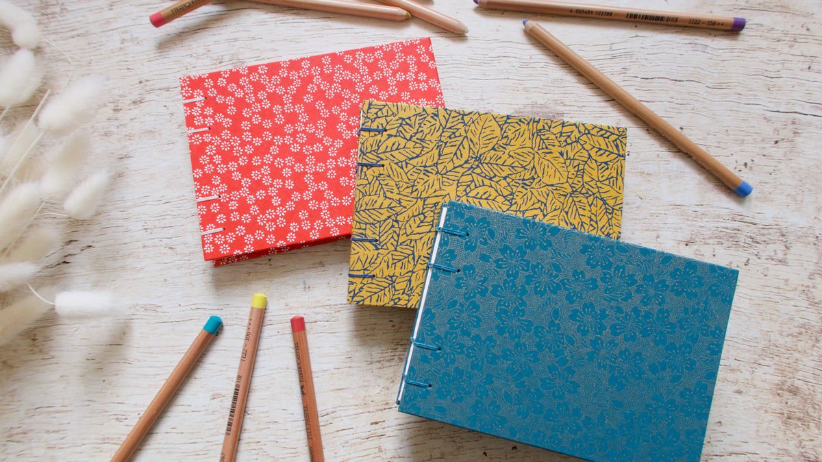 Personnalisez votre carnet de croquis en choisissant le format, la couverture, le fil et le papier des pages