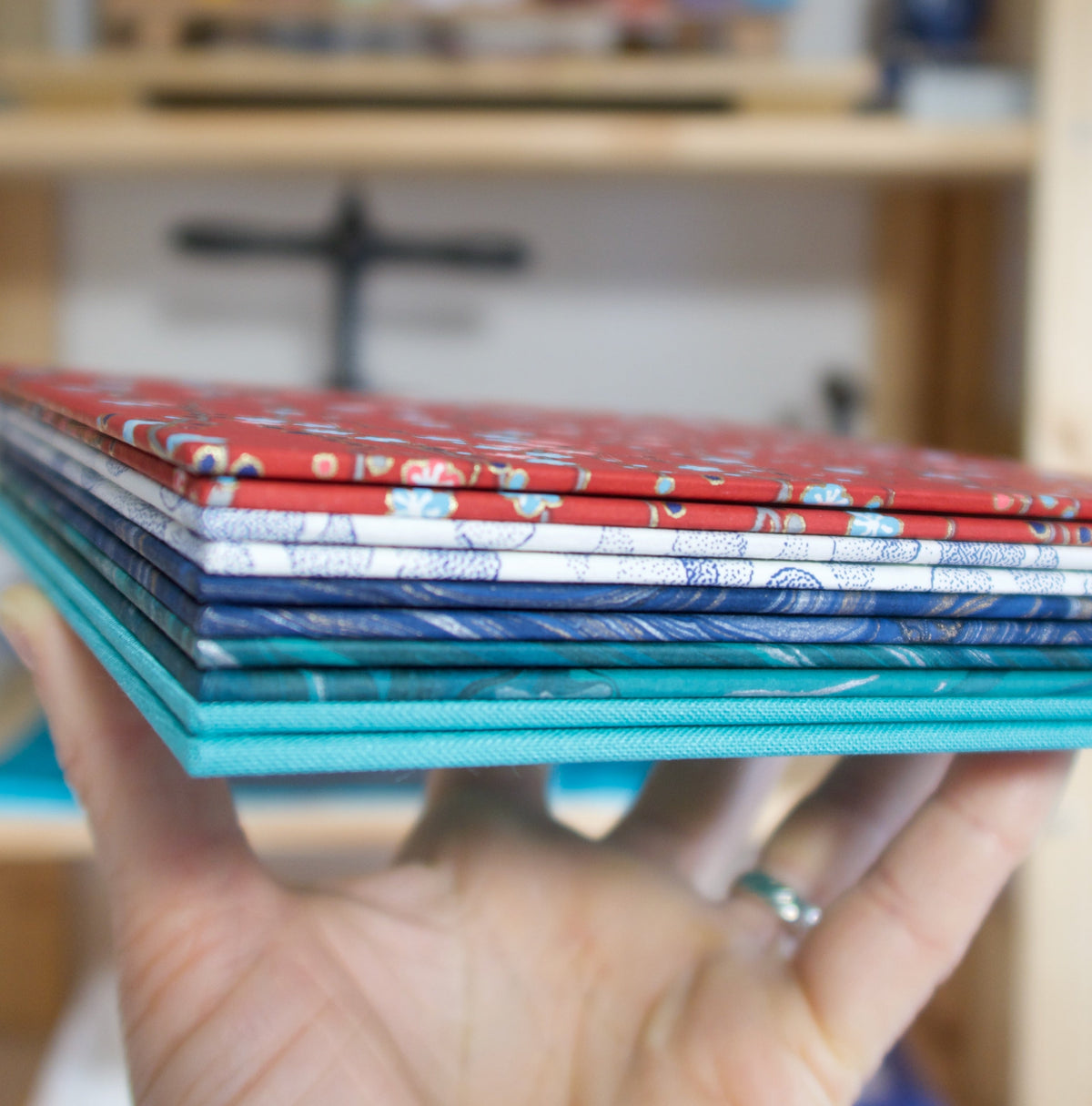 Couvertures encollées prêtes pour la reliure copte