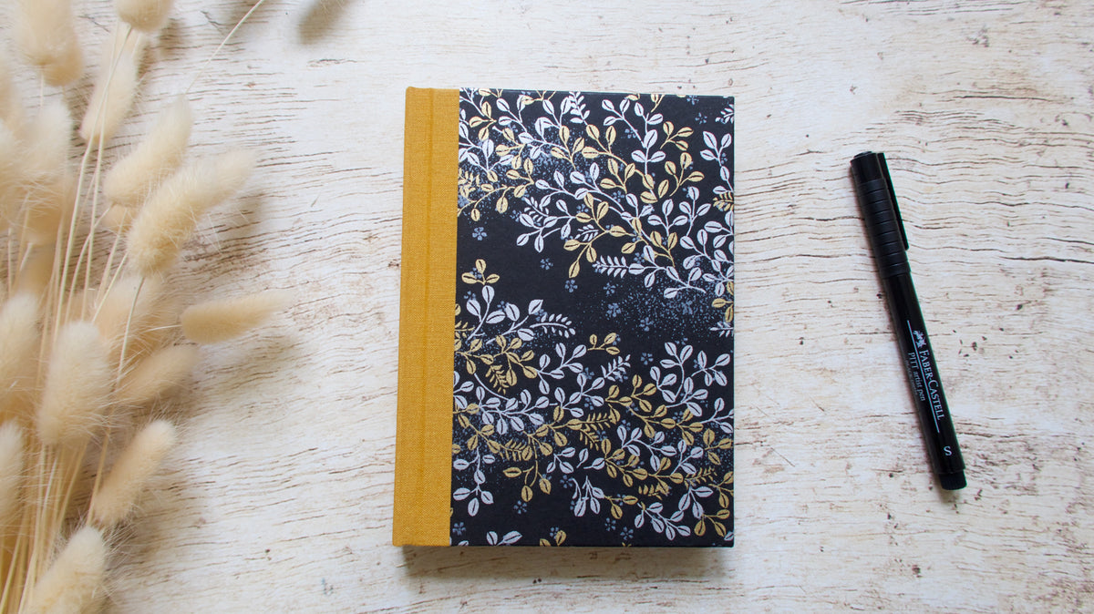 Carnet de notes format moyen personnalisable couverture rigide fait main