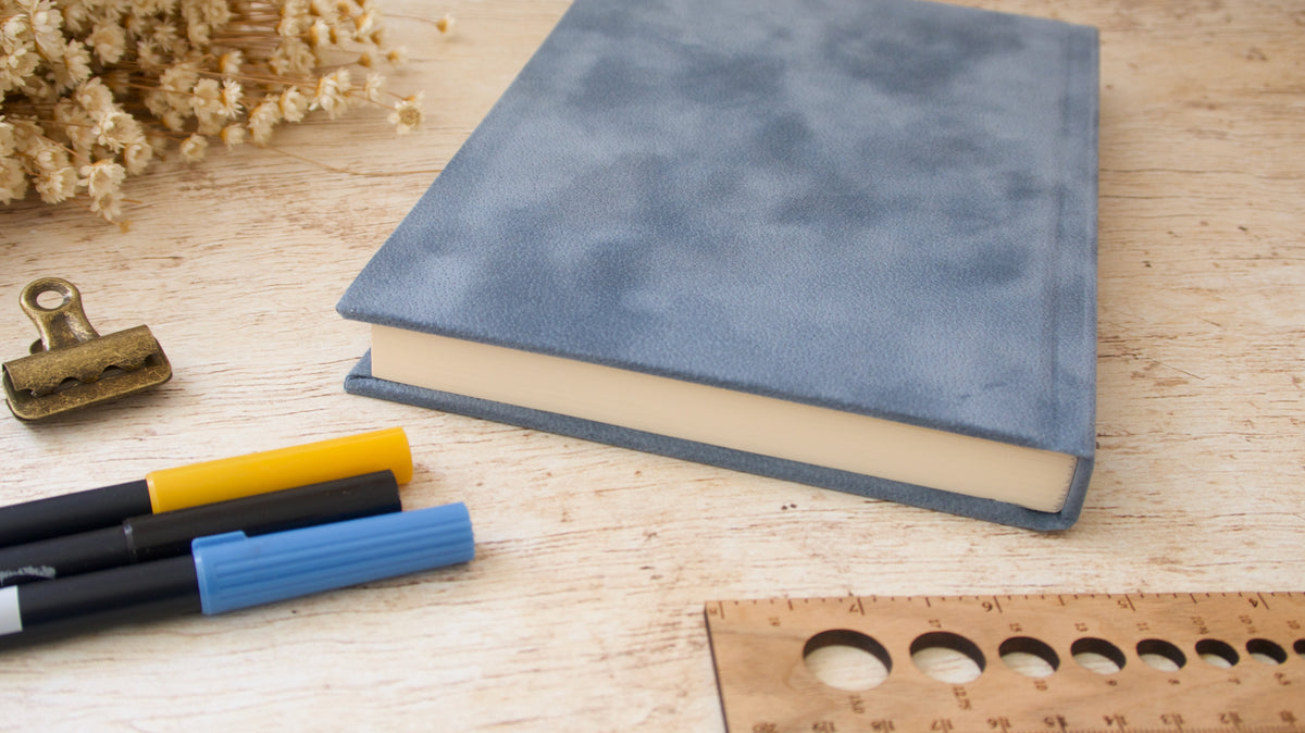 Bullet journal A5 fait main – carnet à points – Velours bleu pompadour